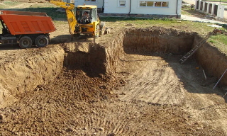 Рытье котлованов под фундамент в Южноуральске – цена от 2585 руб. за м3 | 2Землекопа-Жрк