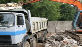 Вывоз строительного мусора с участка в Южноуральске недорого от 1551 руб. | 2Землекопа-Жрк